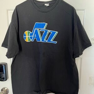 A48-Utah Jazz Logo T-Shirt Men’s 2XL Black NBA Tee Blue Note Basketball Graphic